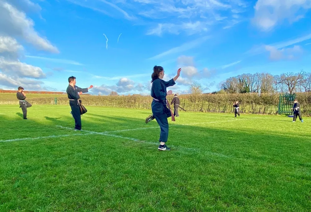 https://www.shuhari.co.uk/_app/immutable/assets/Female_self_defence_classes_in_Bracknell.c211e1cd.webp