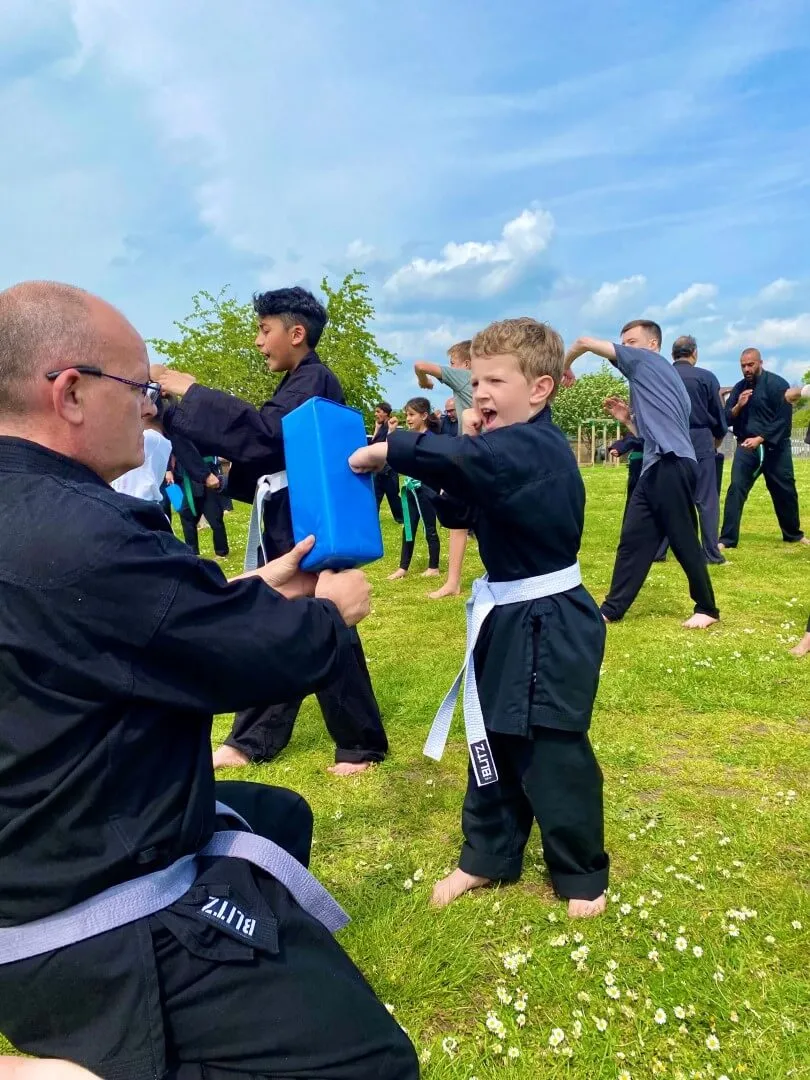 https://www.shuhari.co.uk/_app/immutable/assets/Karate_classes_for_kids_in_Bracknell.dac287a2.webp