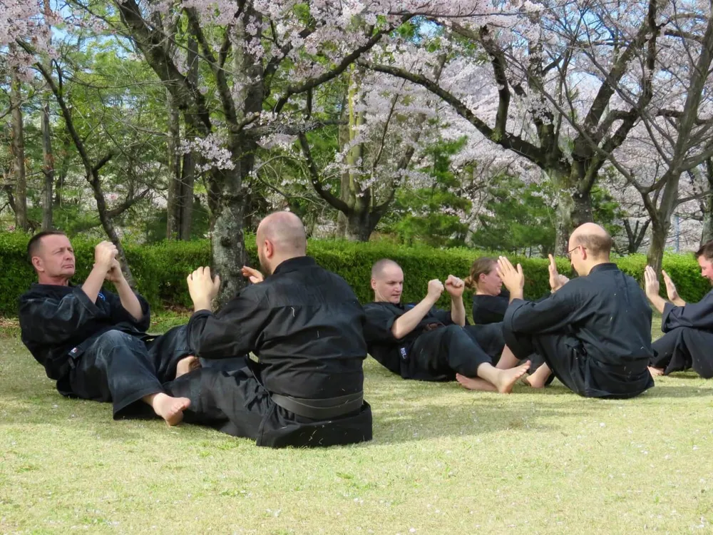 https://www.shuhari.co.uk/_app/immutable/assets/MMA_classes_for_adults_in_Bracknell.420056f9.webp