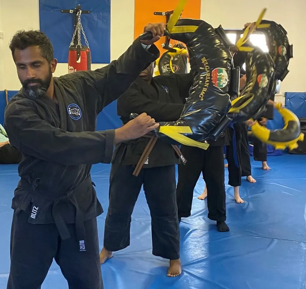 https://www.shuhari.co.uk/_app/immutable/assets/MMA_classes_for_adults_in_Slough.fb4f9704.webp